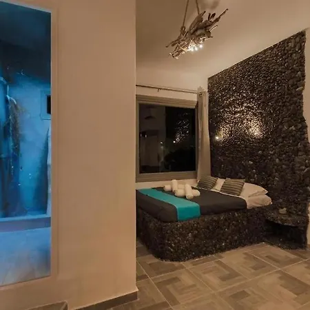 Ichor 3* Fira (Santorini)